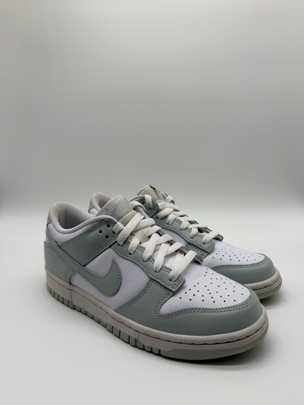 Nike Men's Low-Top Sneakers in Light Gray & White